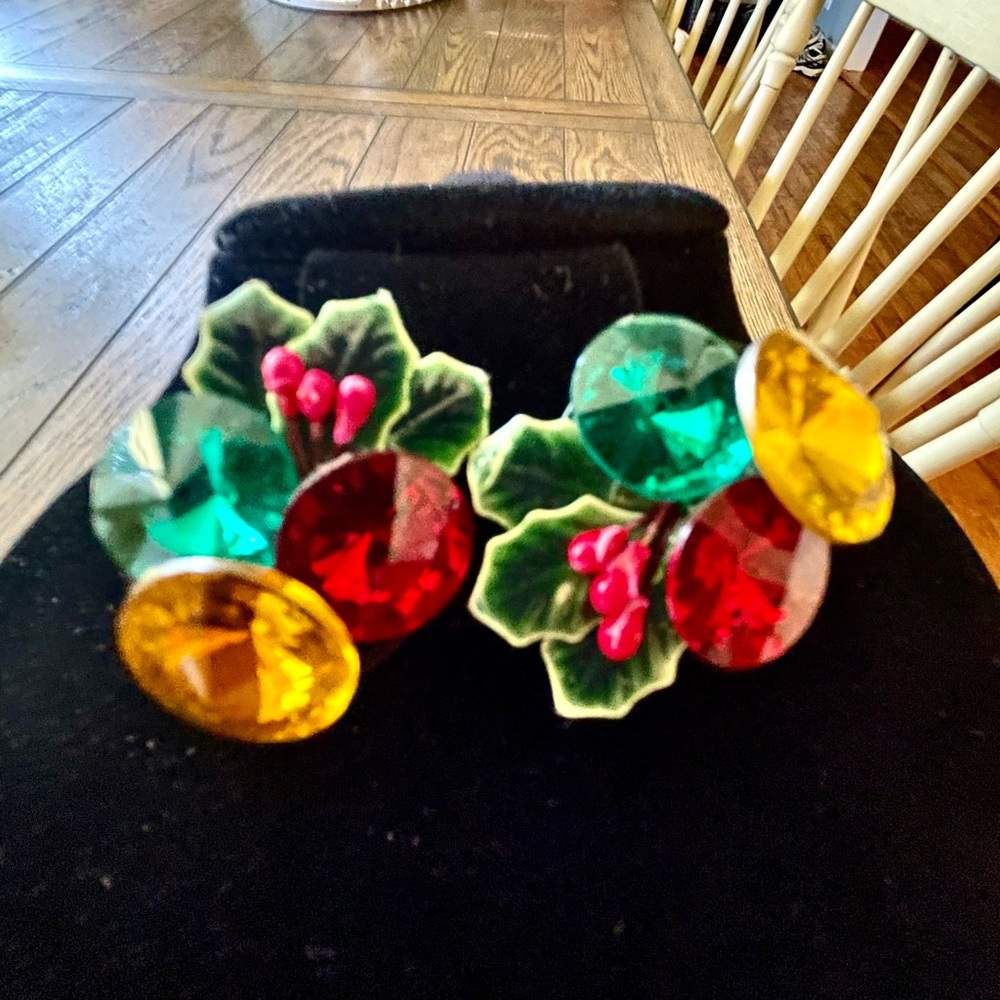 Vintage 1980s Festive Holly stem rhinestone Earrings!